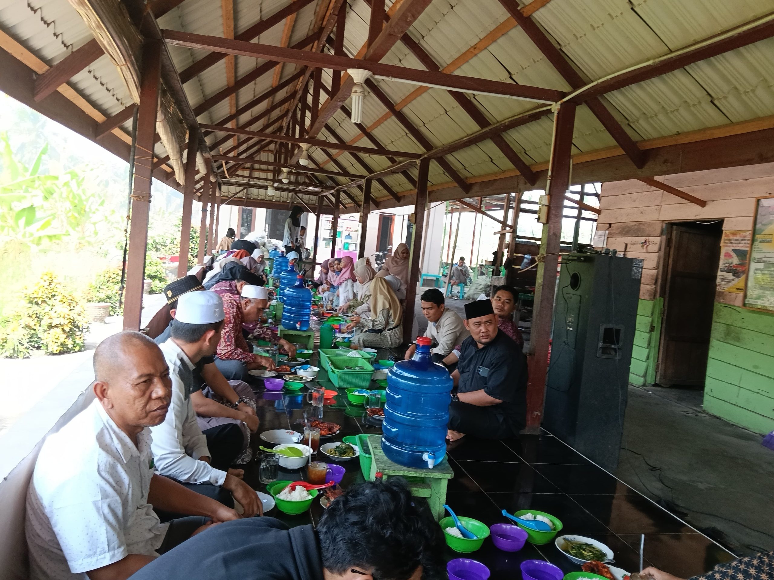 Pererat Silaturahim, Panitia Wisuda IAI Padang Lawas Gelar Makan Bersama dan Pembubaran Panitia Pererat Silaturahim, Panitia Wisuda IAI Padang Lawas Gelar Makan Bersama dan Pembubaran Panitia